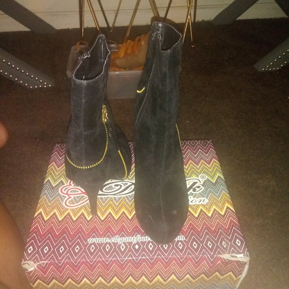 Ankle black faux suede booties - Picture 2 of 5